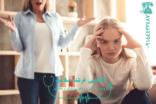 خانواده کنترل‌گر چیست؟ درمان والدین کنترل‌گر و آسیب‌های روانی آن
